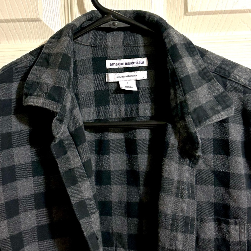 Amazon Essentials Flannel - Men's Size S - Gray Plaid Long Sleeve Button Up